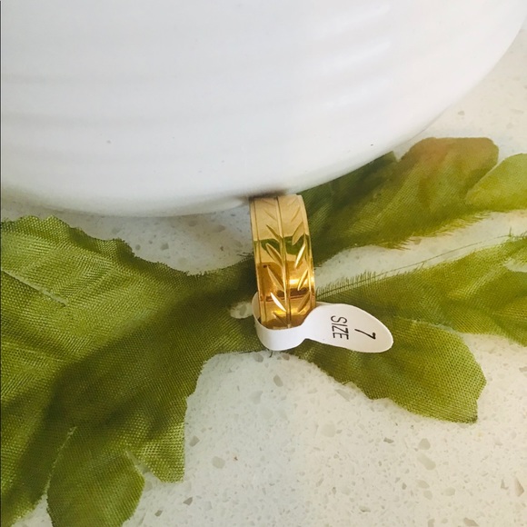 Cheap Sharp  edgesgold color ring for men or women size 7 - Picture 4 of 5